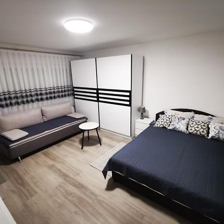 Ema Studio Apartman Карловац Экстерьер фото