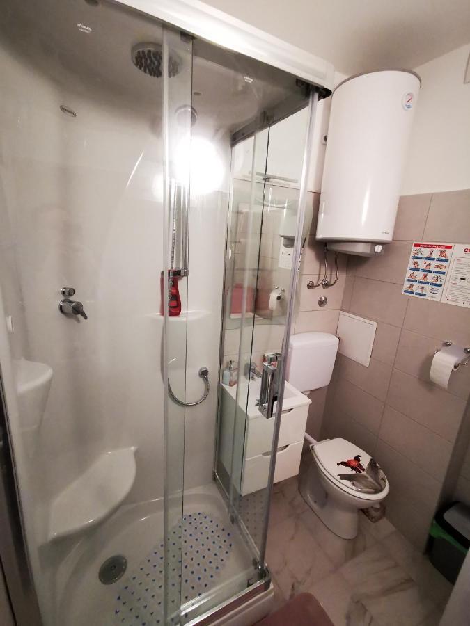Ema Studio Apartman Карловац Экстерьер фото