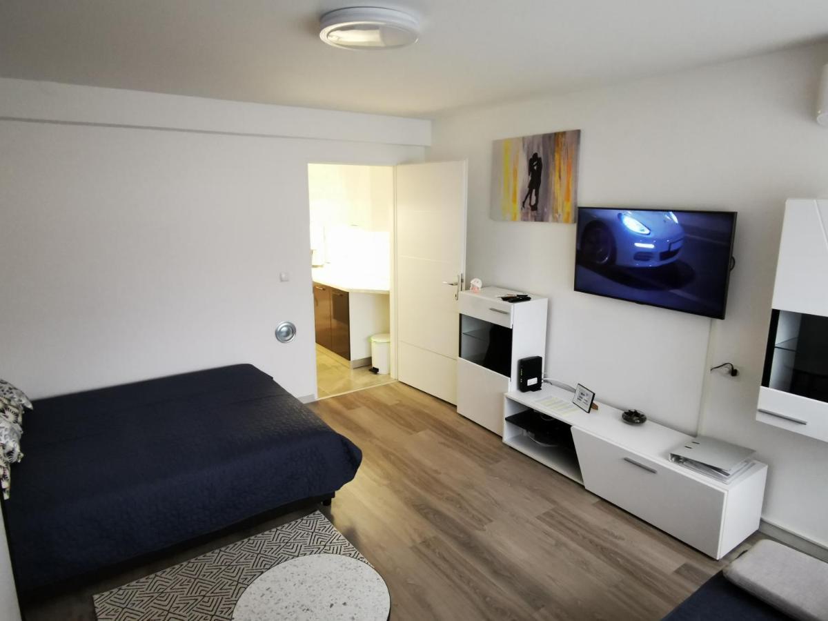 Ema Studio Apartman Карловац Экстерьер фото