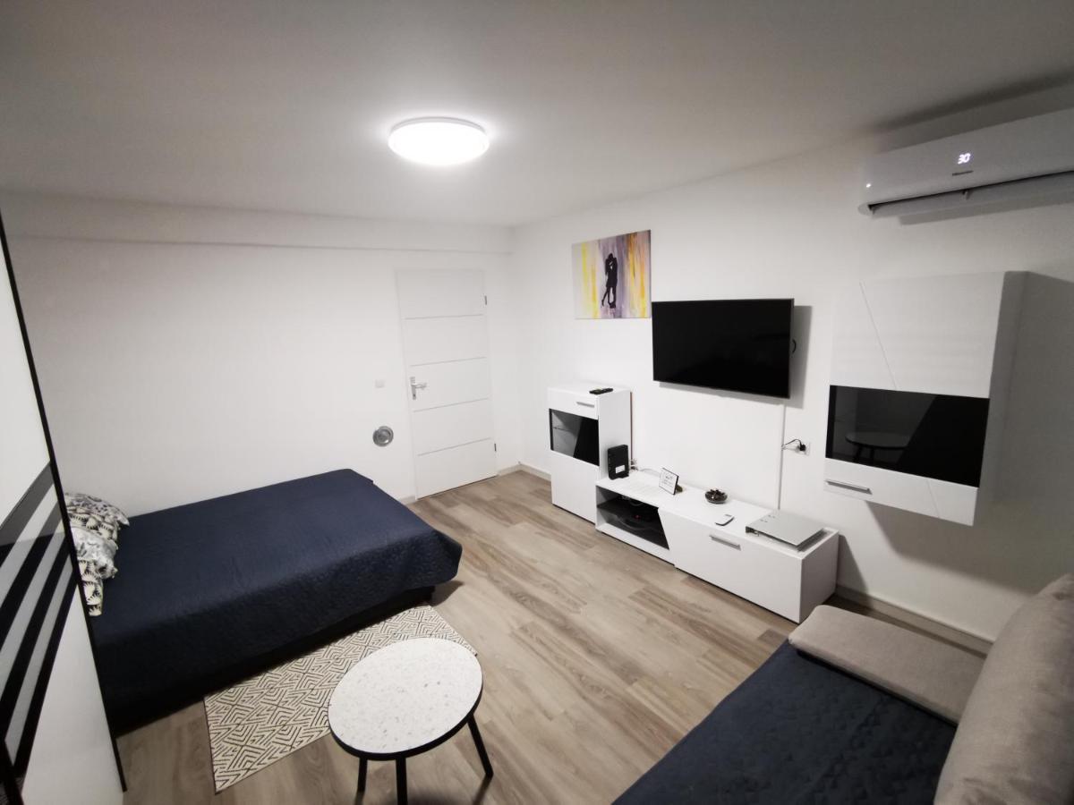 Ema Studio Apartman Карловац Экстерьер фото