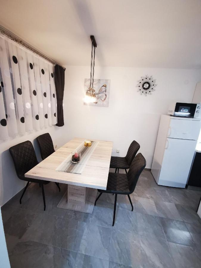 Ema Studio Apartman Карловац Экстерьер фото