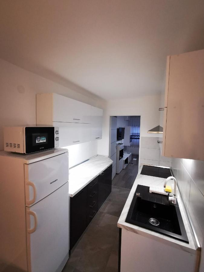 Ema Studio Apartman Карловац Экстерьер фото