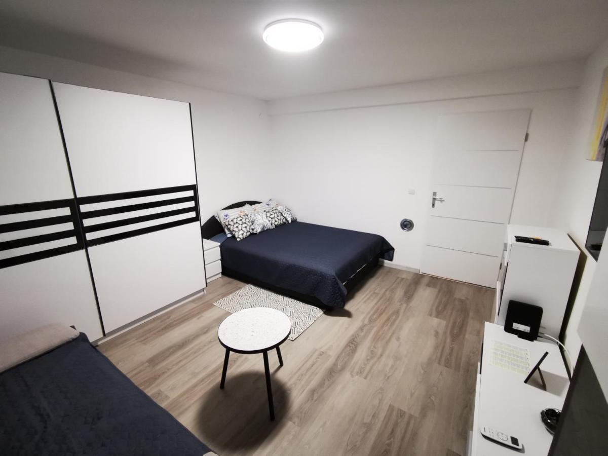 Ema Studio Apartman Карловац Экстерьер фото