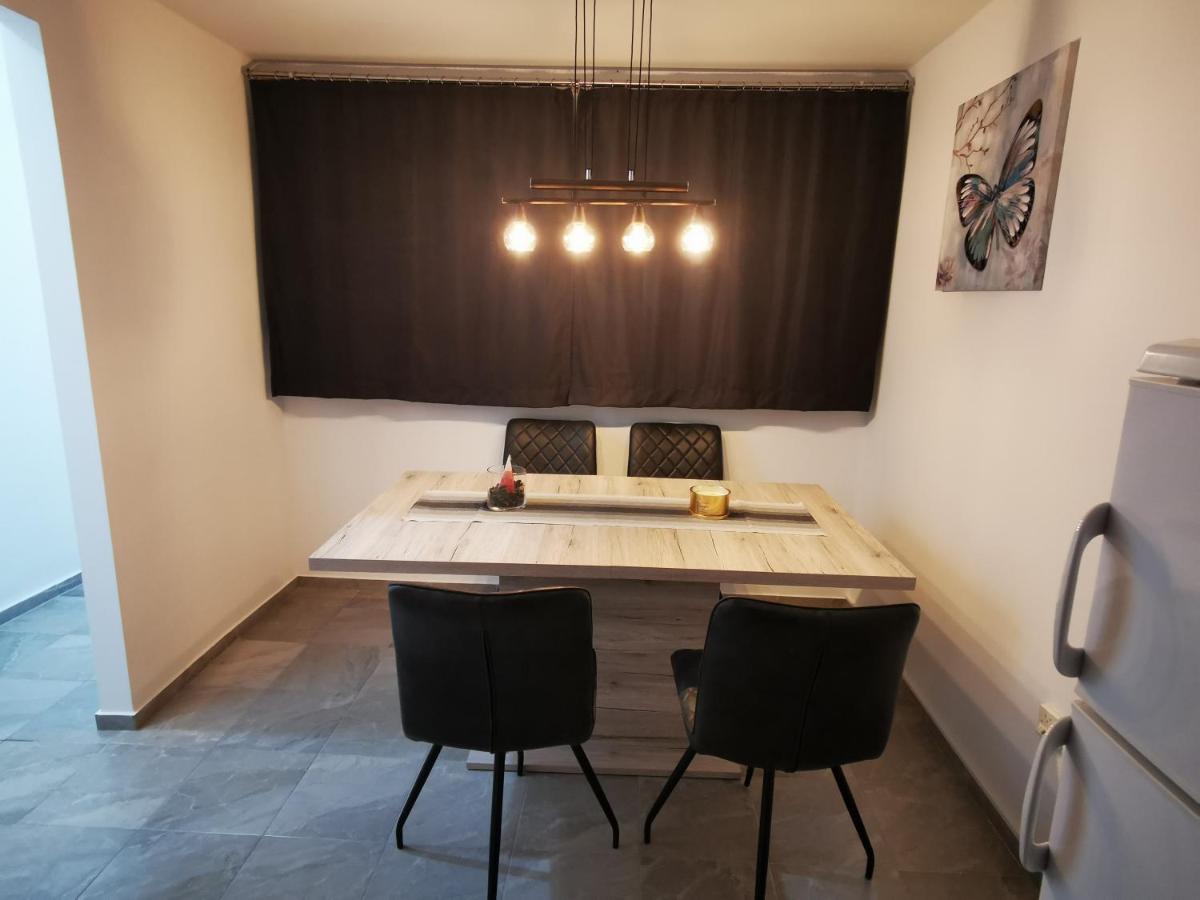Ema Studio Apartman Карловац Экстерьер фото