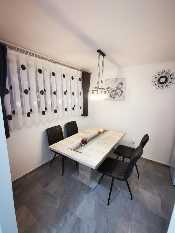 Ema Studio Apartman Карловац Экстерьер фото